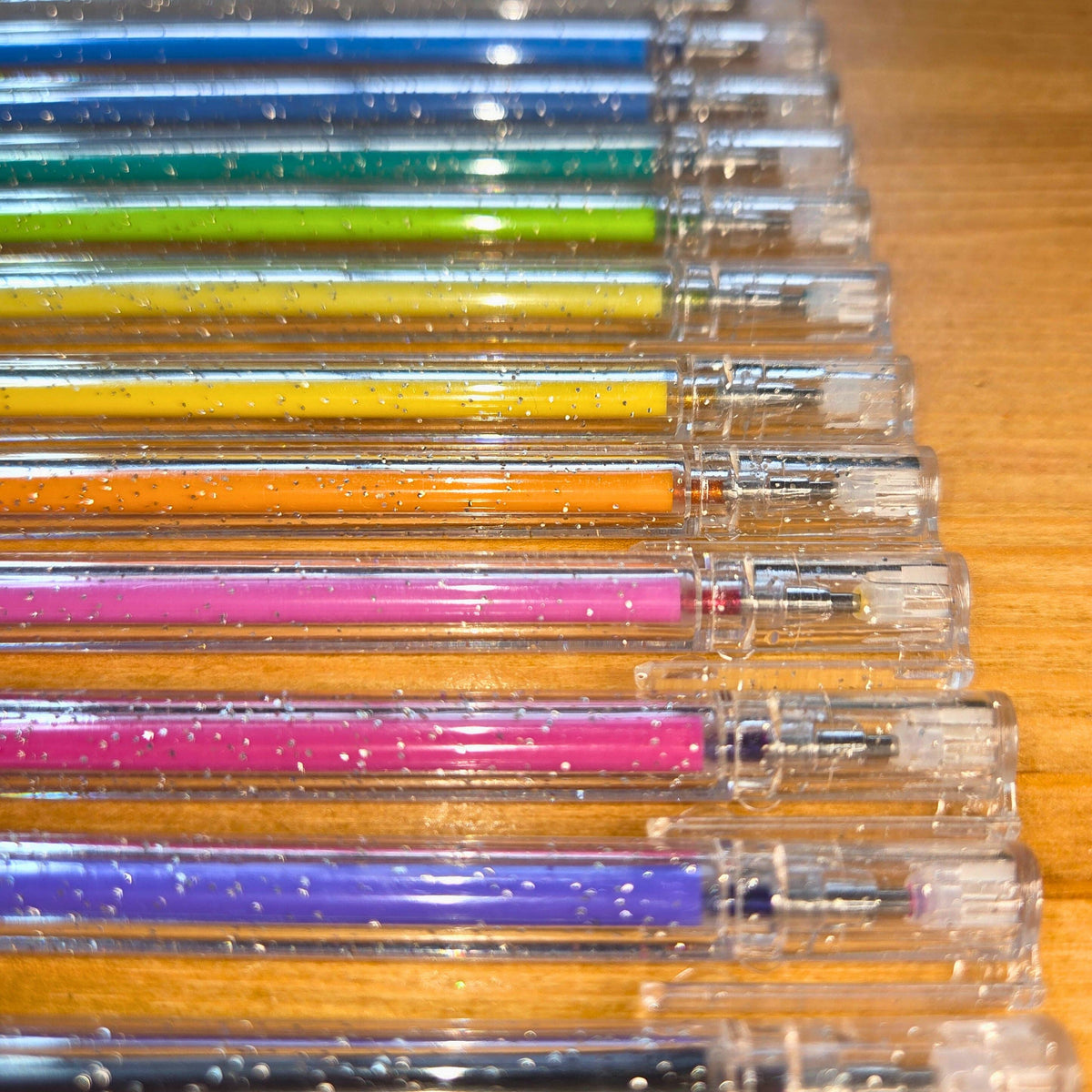 12 glitterpenne, 1 mm spids