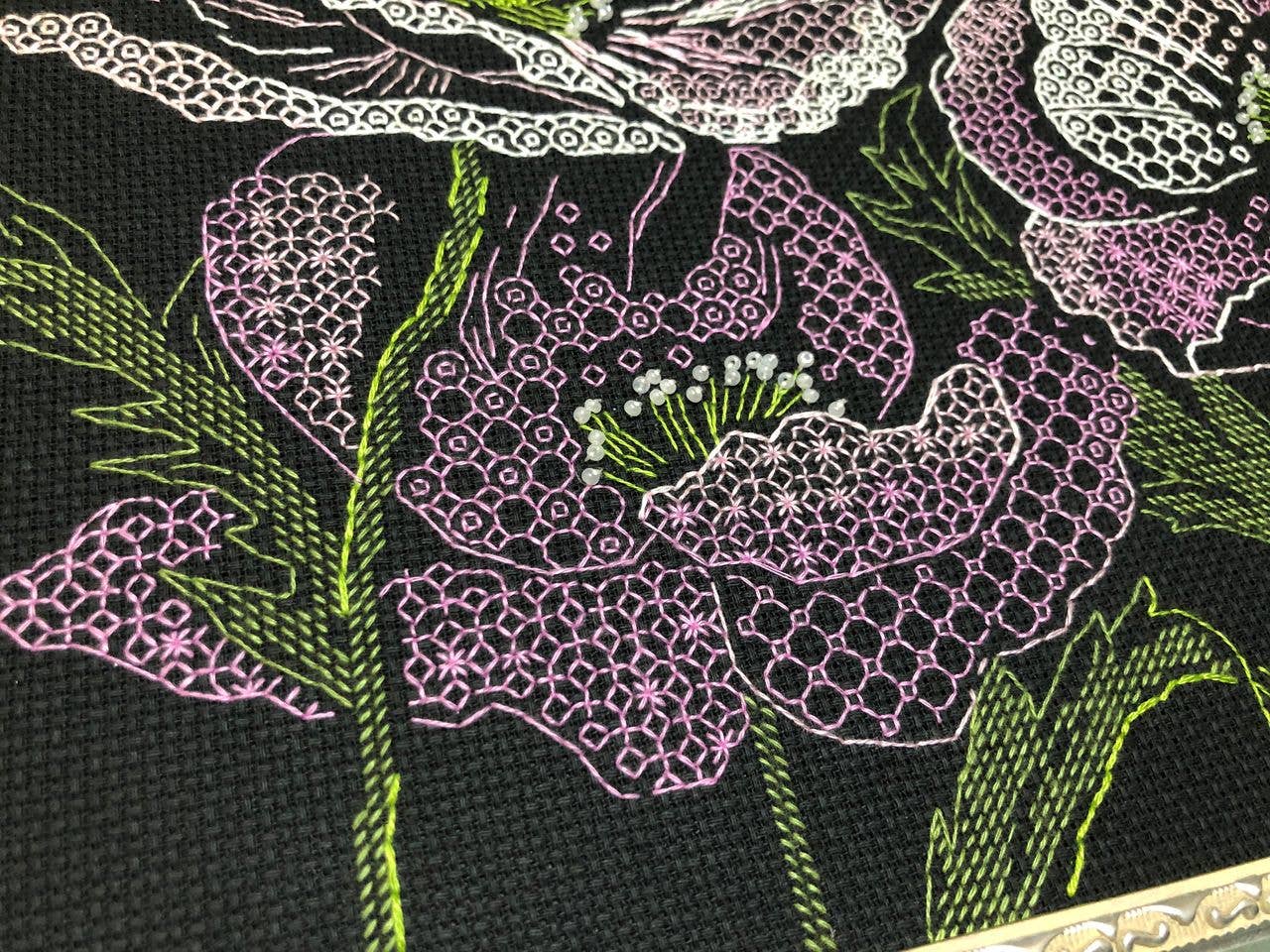 Broderisæt, korssting, Valmuer i natten