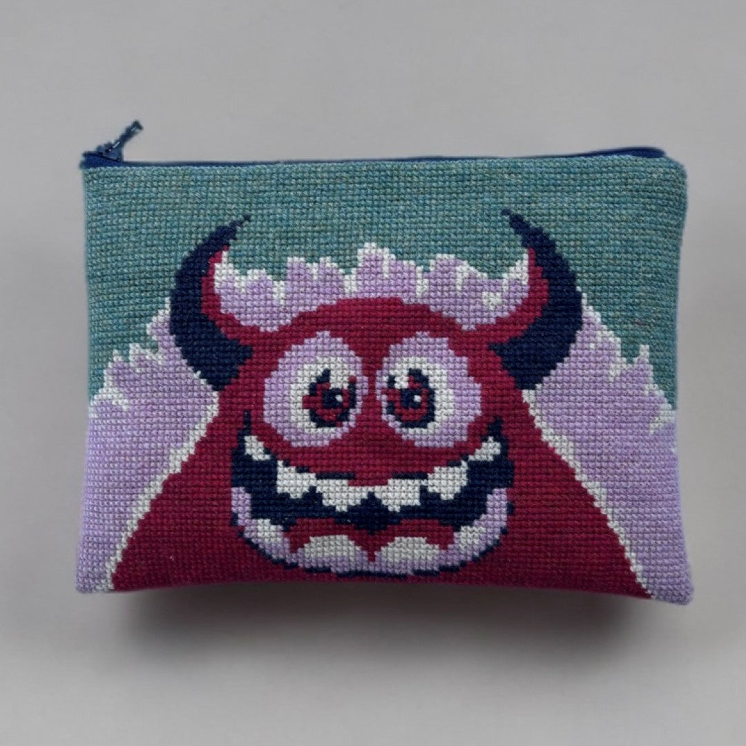 Clutch Fru Tø, Baldyre design